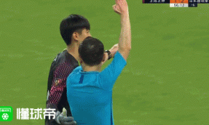 搞什么?记者:上海上港VS山东鲁能赛后发布会不能谈论争议话题!