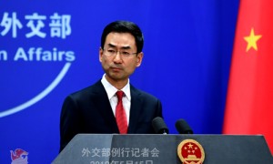“如果有人打到家门口”是指美国全面加征关税吗?外交部回应