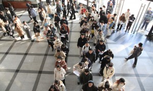 打破“35岁门槛”的首次国考:报名人数超350万创新高,前十岗位3个为税务系统